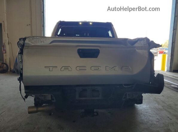 3TYKD5HN9RT000104 2024 TOYOTA TACOMA Silver Հետևի տեսք