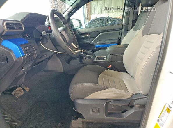 3TYLB5JN1RT013045 2024 TOYOTA TACOMA White Widok wnętrza z przodu