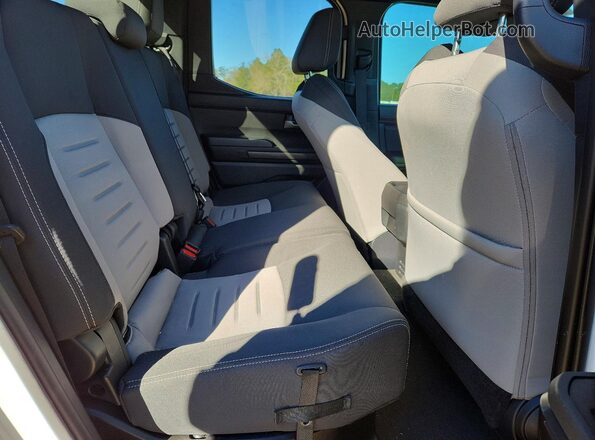 3TYLB5JN2RT045812 2024 TOYOTA TACOMA White Vista de los asientos traseros