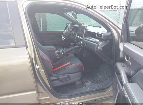 3TYLB5JN2ST064060 2025 TOYOTA TACOMA Зеленый Вид салона спереди