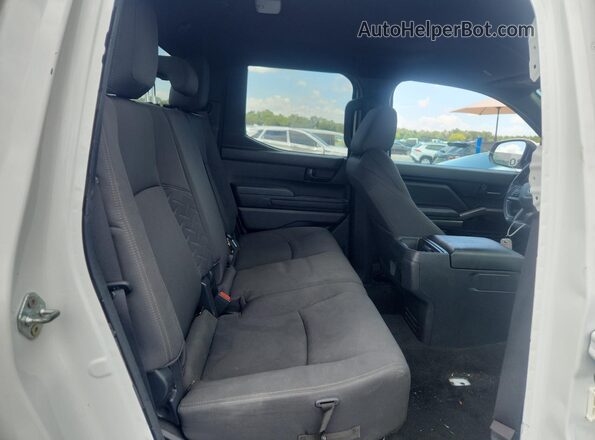 3TYLB5JN3RT042255 2024 TOYOTA TACOMA White Vista de los asientos traseros