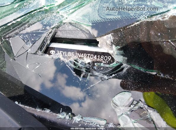 3TYLB5JN4RT041809 2024 TOYOTA TACOMA Silver Widok komory silnika