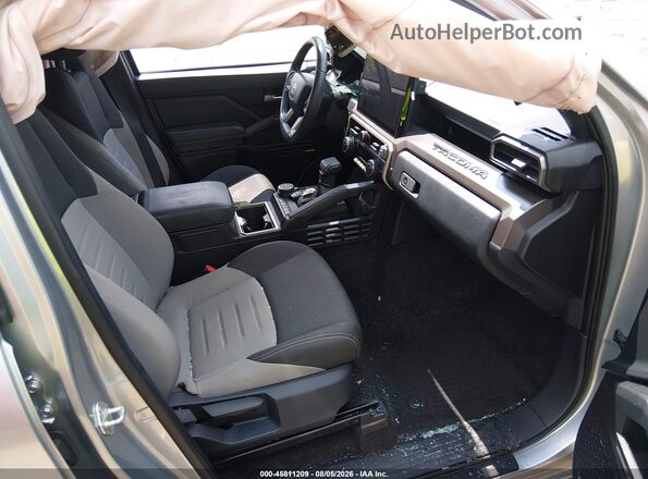 3TYLB5JN4RT041809 2024 TOYOTA TACOMA Silver Widok wnętrza z przodu
