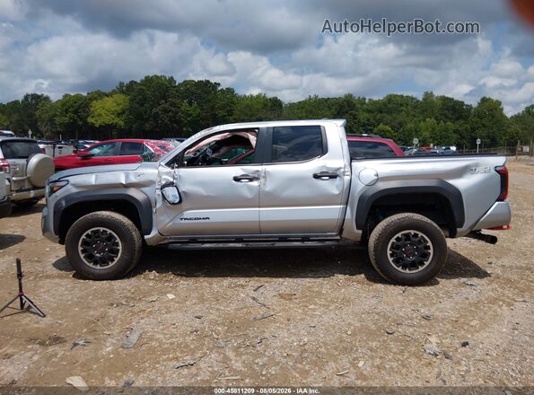 3TYLB5JN4RT041809 2024 TOYOTA TACOMA Silver Widok wnętrza 360 stopni