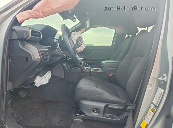 3TYLB5JN6RT059714 2024 TOYOTA TACOMA Серебряный Вид салона спереди