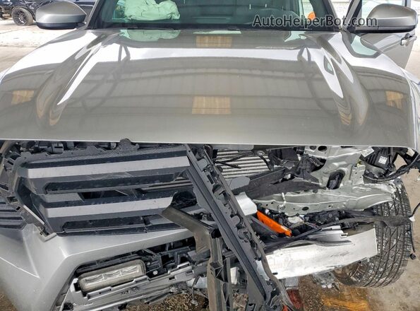 3TYLB5JN8ST106067 2025 TOYOTA TACOMA Silver Вид задньої частини салону