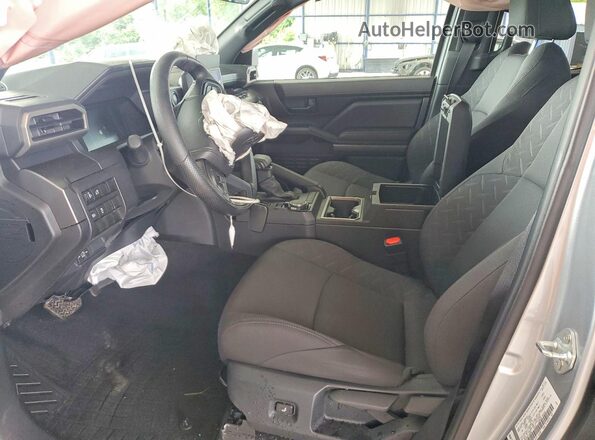 3TYLB5JN8ST106067 2025 TOYOTA TACOMA Silver Вид салону спереду