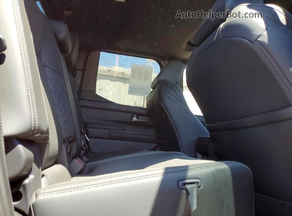 3TYLB5JN9ST080126 2025 TOYOTA TACOMA Red Հետևի նստատեղերի տեսք