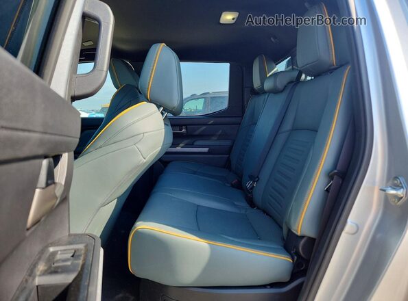 3TYLC5LN0ST036946 2025 TOYOTA TACOMA Silver Vista de los asientos traseros