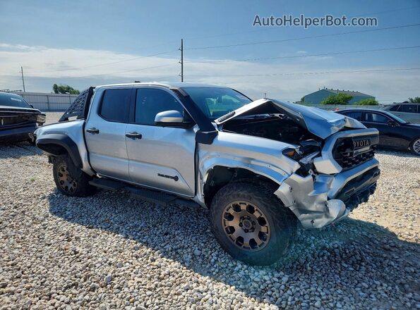 3TYLC5LN0ST036946 2025 TOYOTA TACOMA Silver Delantero derecho