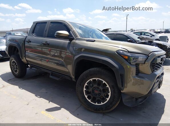 3TYLC5LN0TT059189 2026 TOYOTA TACOMA HYBRID Gold Rear interior view