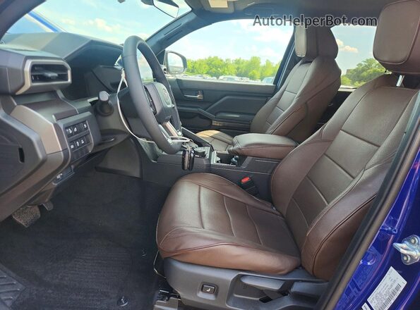 3TYLC5LN3ST033765 2025 TOYOTA TACOMA Blue Vista interior delantera