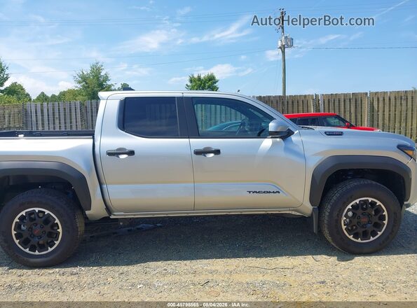 3TYLC5LN3TT060921 2026 TOYOTA TACOMA HYBRID Silver Rear interior view