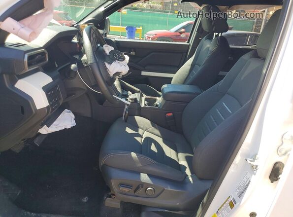 3TYLC5LN4RT003457 2024 TOYOTA TACOMA White Вид салону спереду