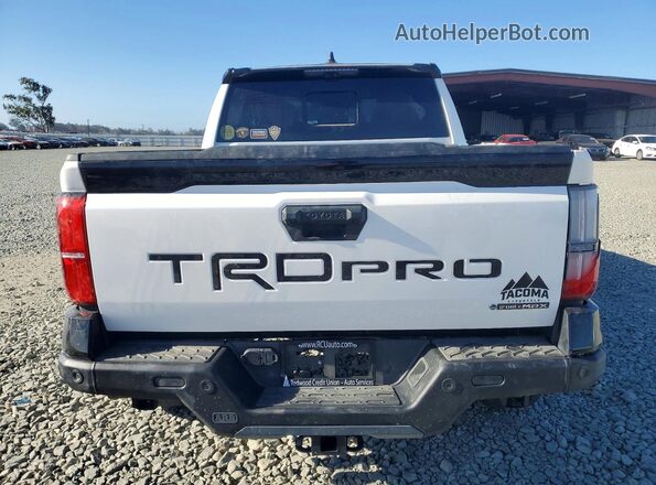 3TYLC5LN5RT008747 2024 TOYOTA TACOMA White Вид ззаду