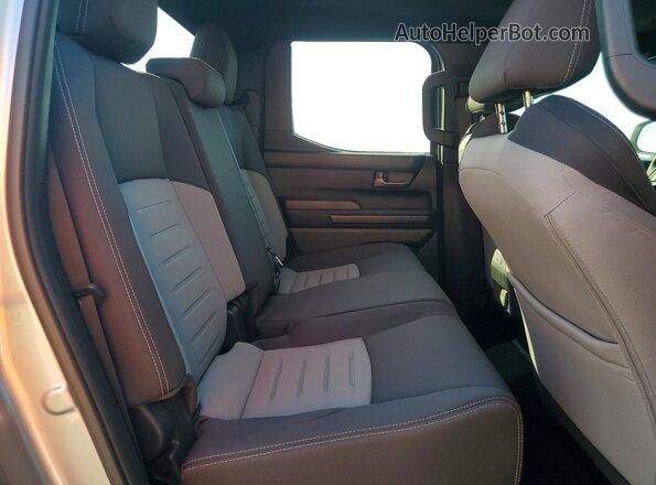 3TYLC5LN7RT013559 2024 TOYOTA TACOMA Silver უკანა სავარძლების ხედი