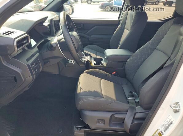 3TYLD5KN5TT026753 2026 TOYOTA TACOMA White Widok wnętrza z przodu