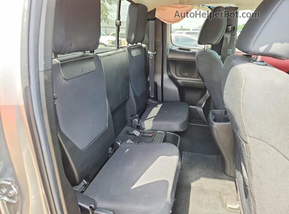 3TYRZ5CNXNT017303 2022 TOYOTA TACOMA Silver Հետևի նստատեղերի տեսք