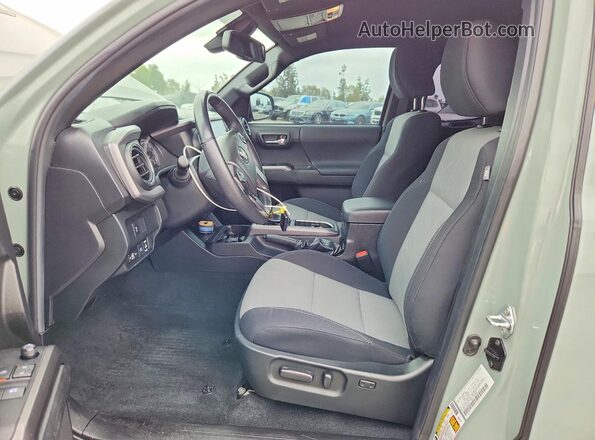 3TYRZ5CNXPT024464 2023 TOYOTA TACOMA Gray Widok wnętrza z przodu