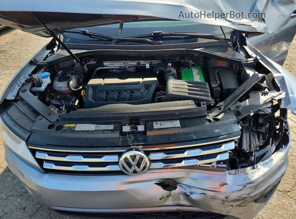 3VV0B7AX2LM075414 2020 VOLKSWAGEN TIGUAN Silver Widok komory silnika