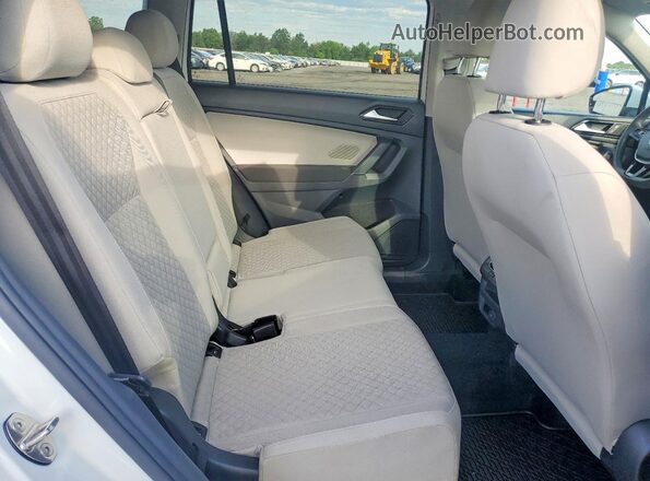 3VV0B7AX3JM045643 2018 VOLKSWAGEN TIGUAN Белый Вид задней части салона