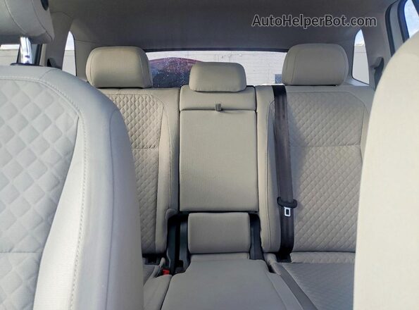 3VV0B7AX3JM045643 2018 VOLKSWAGEN TIGUAN Белый Вид задних сидений