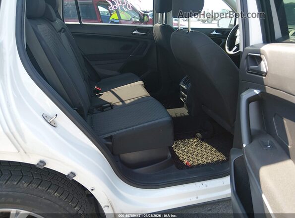 3VV0B7AX3JM114007 2018 VOLKSWAGEN TIGUAN White VIN sticker view