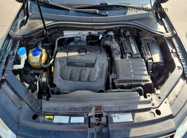 3VV0B7AX6JM018968 2018 VOLKSWAGEN TIGUAN Зеленый Вид задней части салона