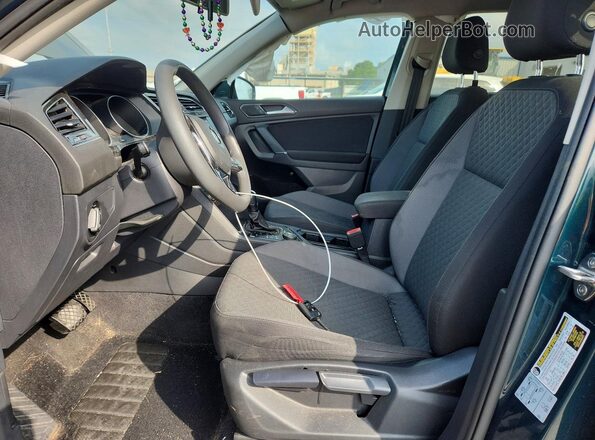3VV0B7AX6JM018968 2018 VOLKSWAGEN TIGUAN Зеленый Вид салона спереди
