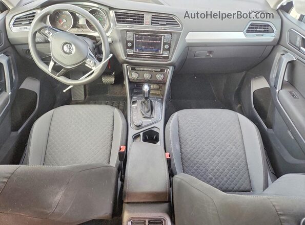 3VV0B7AX6JM018968 2018 VOLKSWAGEN TIGUAN Зеленый Вид панели приборов