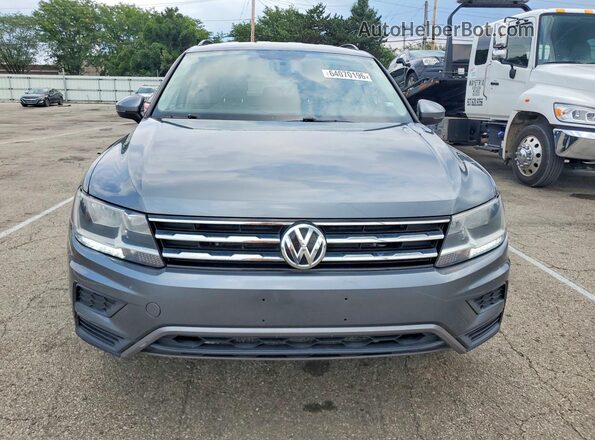 3VV0B7AX6JM055020 2018 VOLKSWAGEN TIGUAN Gray Widok z przodu