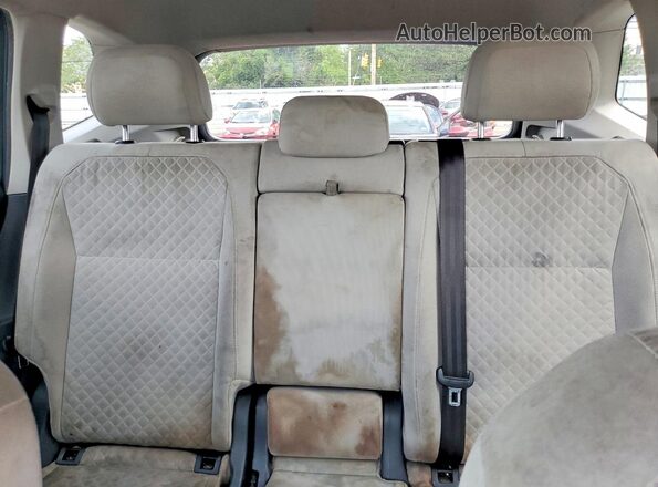 3VV0B7AX6JM055020 2018 VOLKSWAGEN TIGUAN Gray Widok tylnych siedzeń
