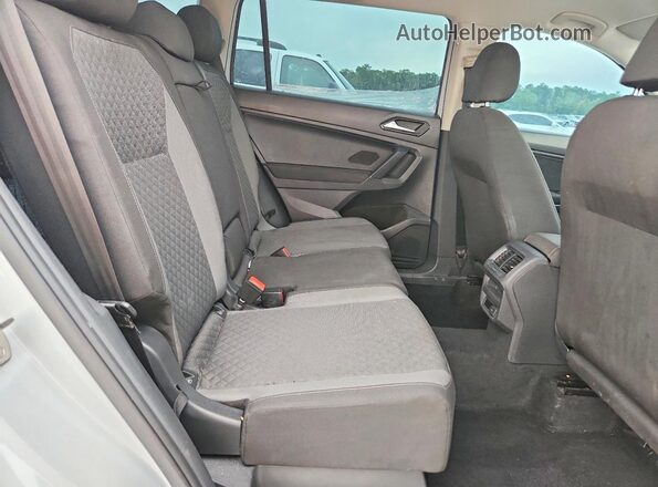 3VV0B7AX6JM105611 2018 VOLKSWAGEN TIGUAN White Вид задньої частини салону