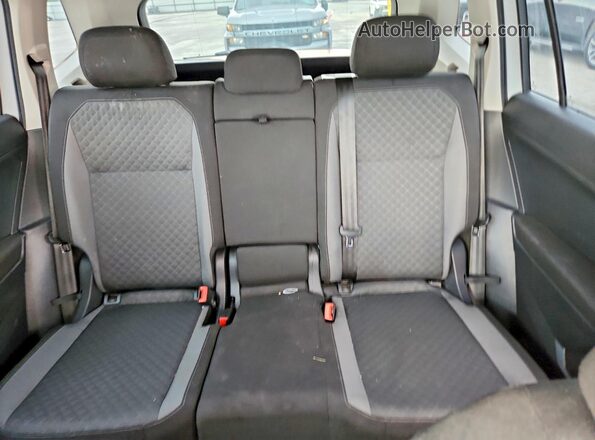 3VV0B7AX6JM105611 2018 VOLKSWAGEN TIGUAN White Вид задніх сидінь