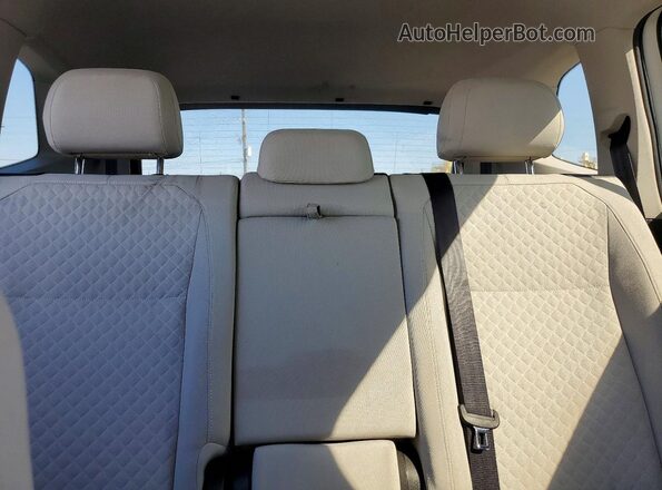 3VV0B7AX6JM116320 2018 VOLKSWAGEN TIGUAN White Widok tylnych siedzeń