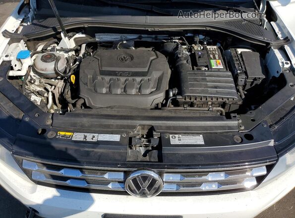 3VV0B7AX6JM116320 2018 VOLKSWAGEN TIGUAN White Widok komory silnika