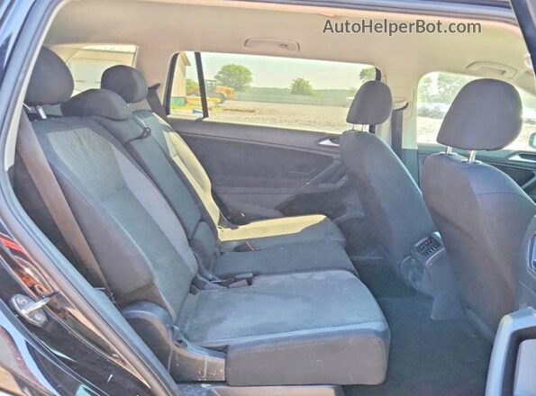 3VV0B7AX7LM083556 2020 VOLKSWAGEN TIGUAN Black Rear seats view