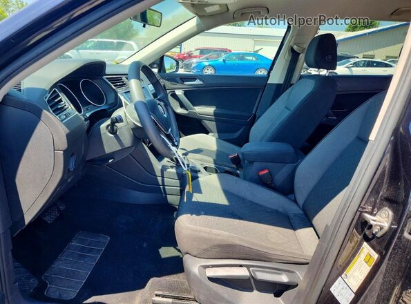 3VV0B7AX7LM083556 2020 VOLKSWAGEN TIGUAN Black Front interior view