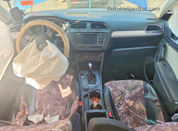 3VV0B7AX8JM193349 2018 VOLKSWAGEN TIGUAN Blue Vista del salpicadero