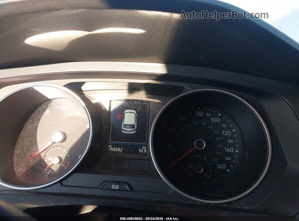 3VV0B7AX9JM018446 2018 VOLKSWAGEN TIGUAN Серебряный Вид задних сидений