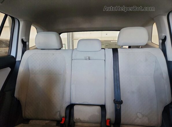 3VV0B7AX9JM081126 2018 VOLKSWAGEN TIGUAN Silver Vista de los asientos traseros
