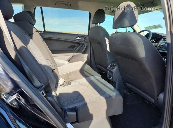 3VV1B7AX1JM190104 2018 VOLKSWAGEN TIGUAN Black Вид задніх сидінь