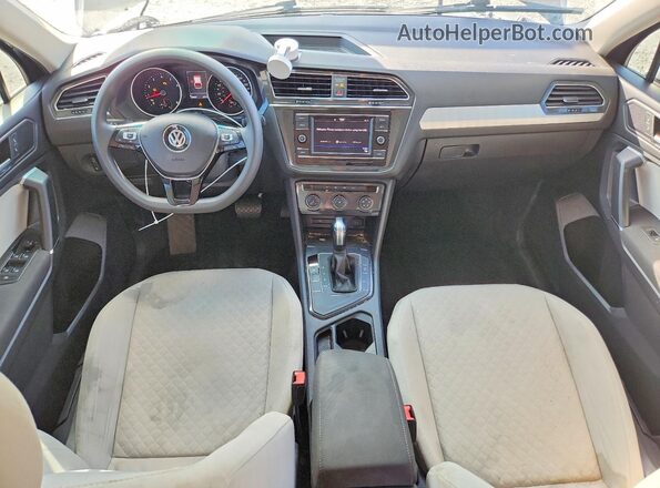 3VV1B7AX1LM004757 2020 VOLKSWAGEN TIGUAN Gray Առջևի վահանակի տեսք