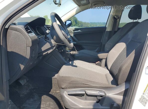3VV1B7AX2JM036114 2018 VOLKSWAGEN TIGUAN White Вид салону спереду