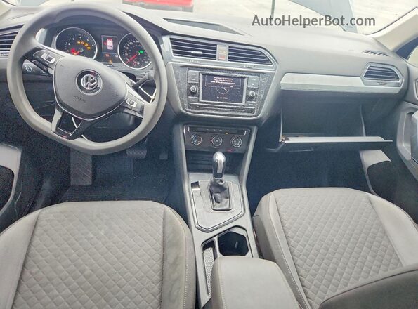 3VV1B7AX2JM116240 2018 VOLKSWAGEN TIGUAN Green Vista del salpicadero