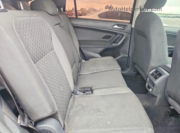 3VV1B7AX2JM116240 2018 VOLKSWAGEN TIGUAN Green Vista interior trasera