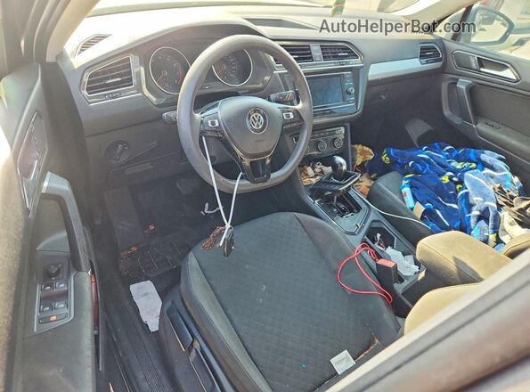 3VV1B7AX5JM054509 2018 VOLKSWAGEN TIGUAN Серый Вид панели приборов