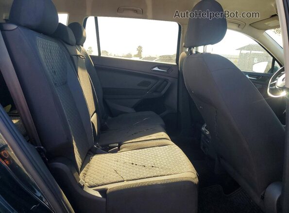 3VV1B7AX5JM109668 2018 VOLKSWAGEN TIGUAN Green Вид задньої частини салону