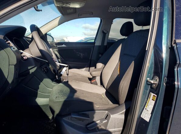 3VV1B7AX5JM109668 2018 VOLKSWAGEN TIGUAN Green Вид салону спереду