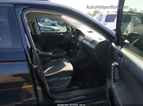 3VV1B7AX6JM067849 2018 VOLKSWAGEN TIGUAN Black წინა სალონის ხედი